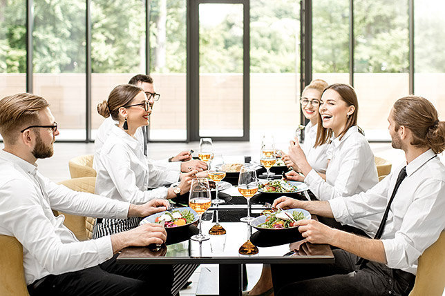 Einen ausgeben und Steuern sparen: So machen Sie Bewirtungskosten steuerlich geltend